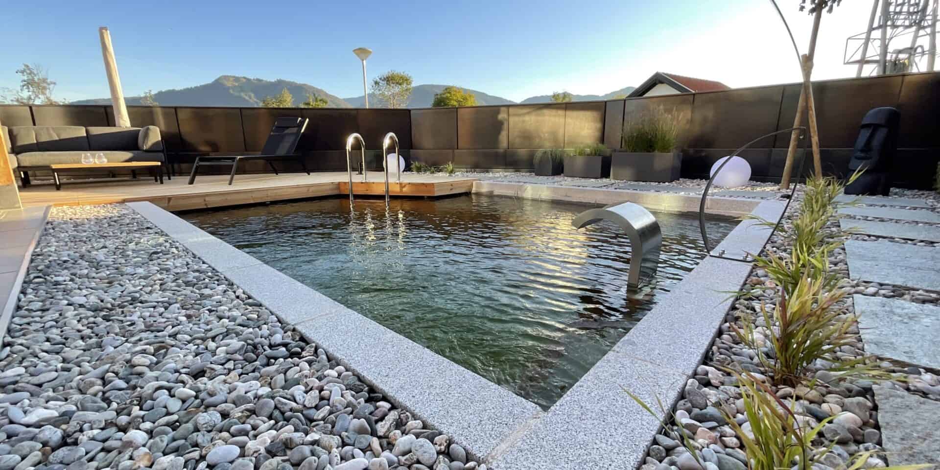 naturpools-fuer-minigaerten-eine-gruene-oase-auf-kleinem-raum